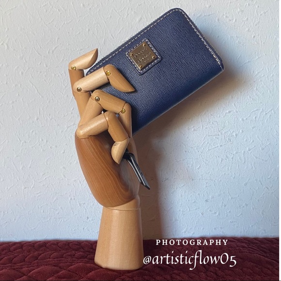 NEW! Dooney&Bourke Saffiano Large Credit Card Case - Picture 3 of 11